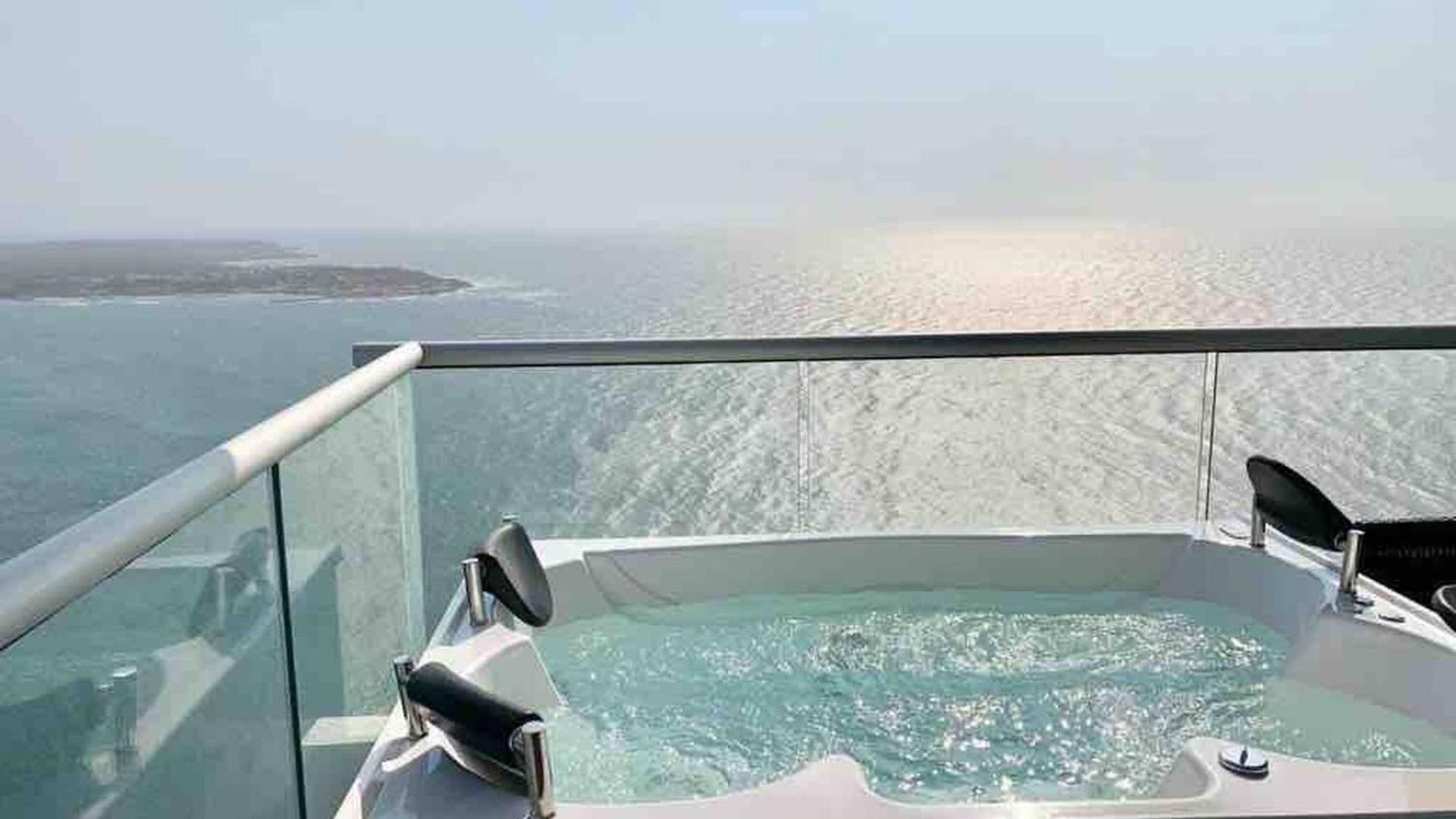3 Bedroom Sunset Penthouse Private Jacuzzi *