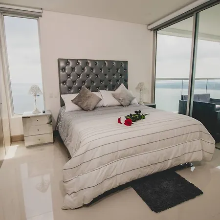 3 Bedroom Sunset Penthouse Private Jacuzzi * Cartagena