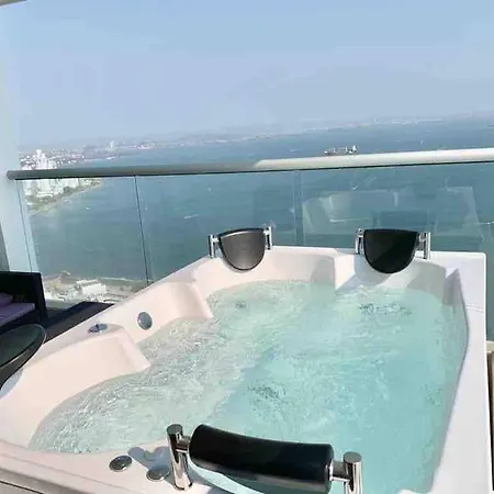 Apartamento 3 Bedroom Sunset Penthouse Private Jacuzzi